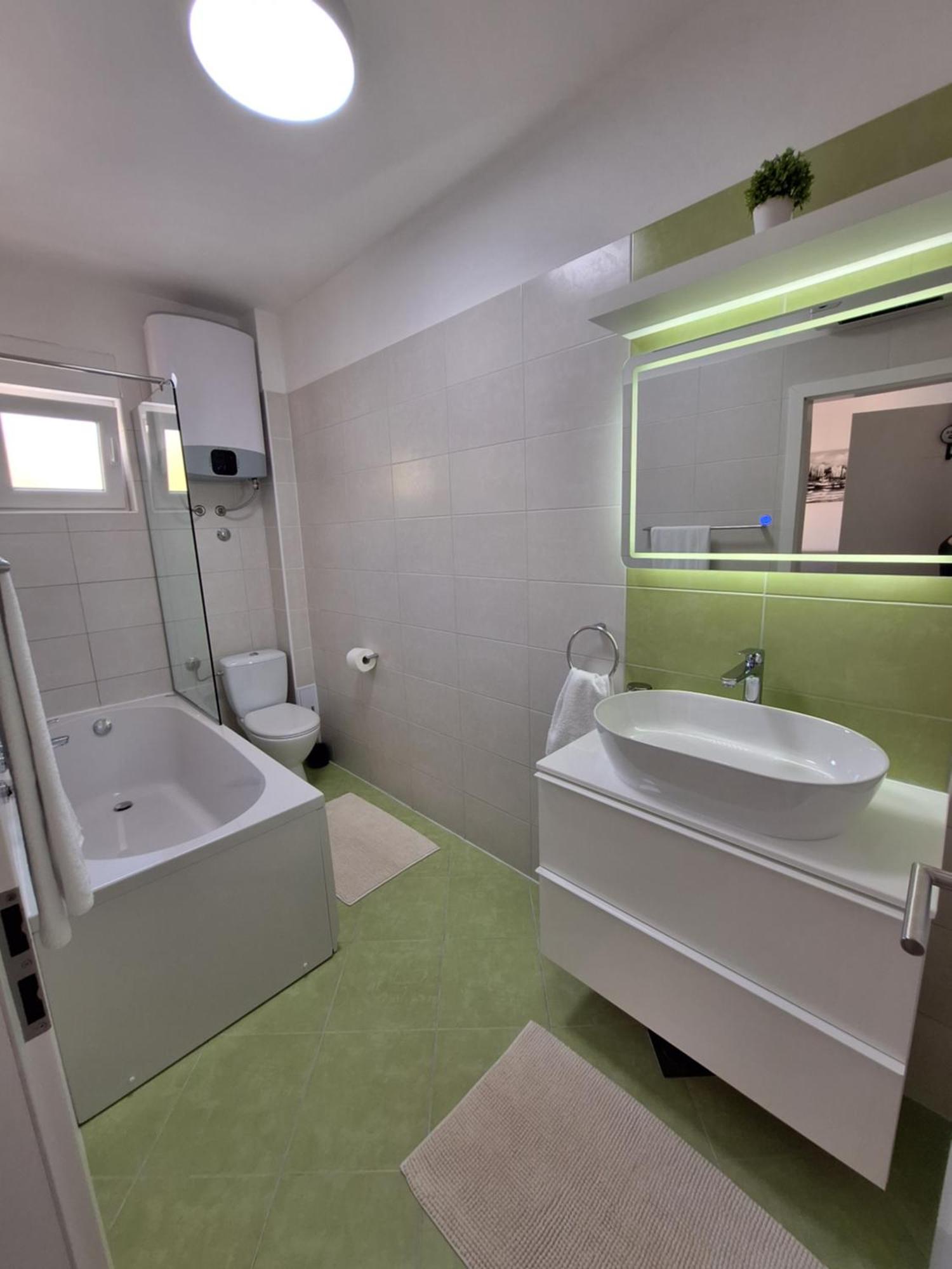 Sea Stone Apartment Подстрана Экстерьер фото